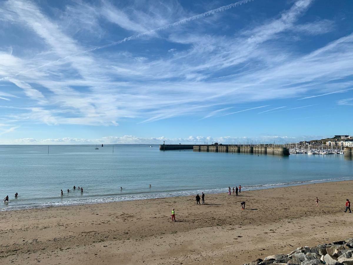 Les Pieds Dans L'Eau Acces Direct A La Plage ! Granville Exteriör bild